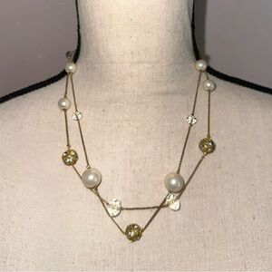 Elegant Gold and Pearl Necklace